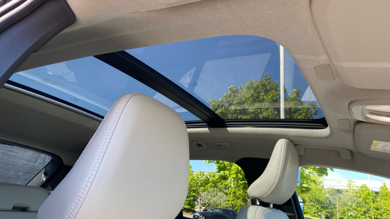 Volvo XC40 2.0 B4P Ultra Dark 5dr Auto Petrol Estate